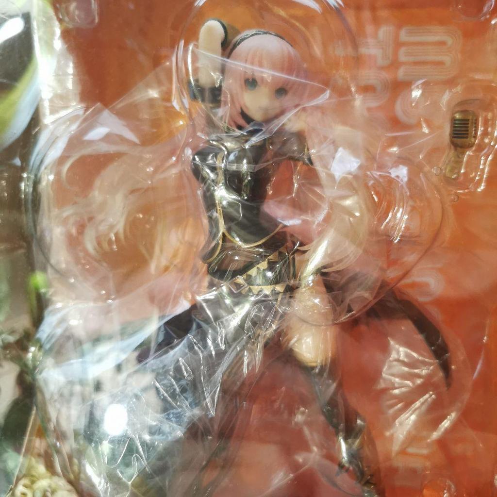[USED] Opened MEGURINE LUKA TONY VER. figure