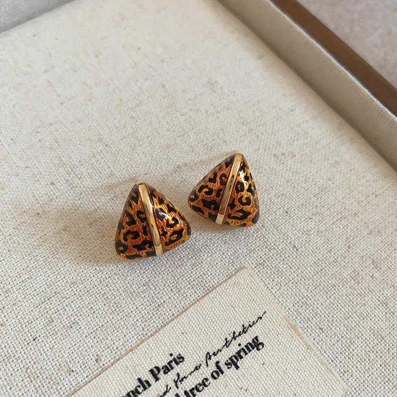 French retro autumn and winter geometric leopard print earrings stud earrings personalized earrings design sense niche