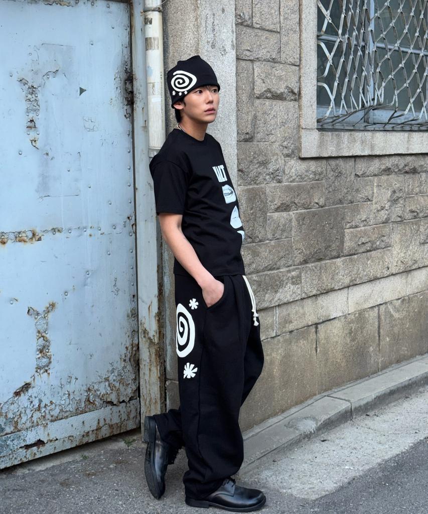 AMOU Kalt Lips Half T-Shirts Black