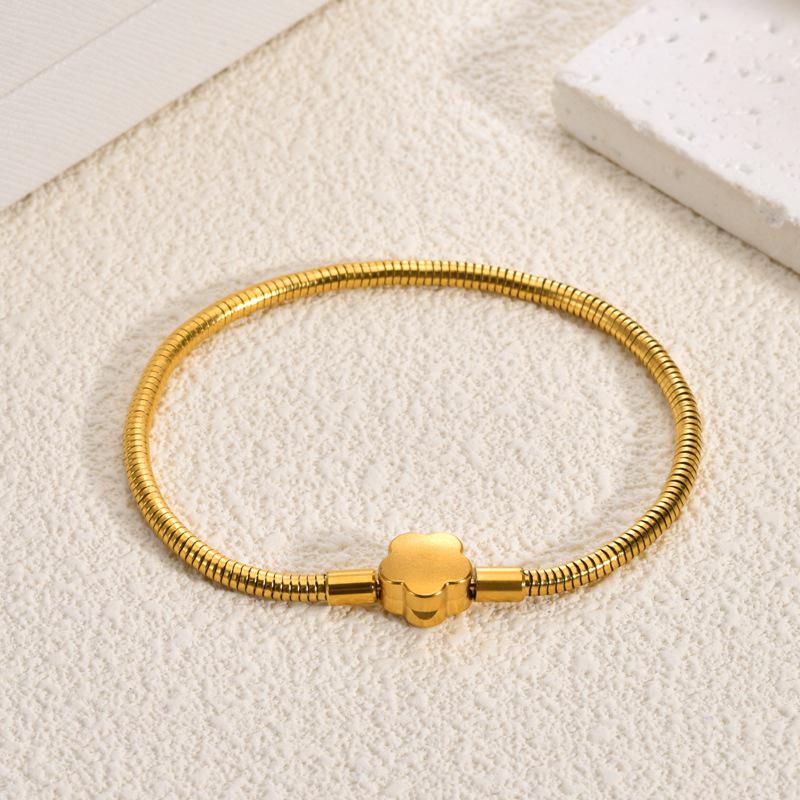 18K Gold Weiches Schlangenkettenarmband - Vielseitiges Modeaccessoire aus Titanstahl mit rundem Pandora-Stil-Design.