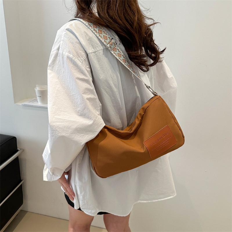 Large Capacity Street Style Tote Bag For Women Fashionable And Functional Shoulder Bag