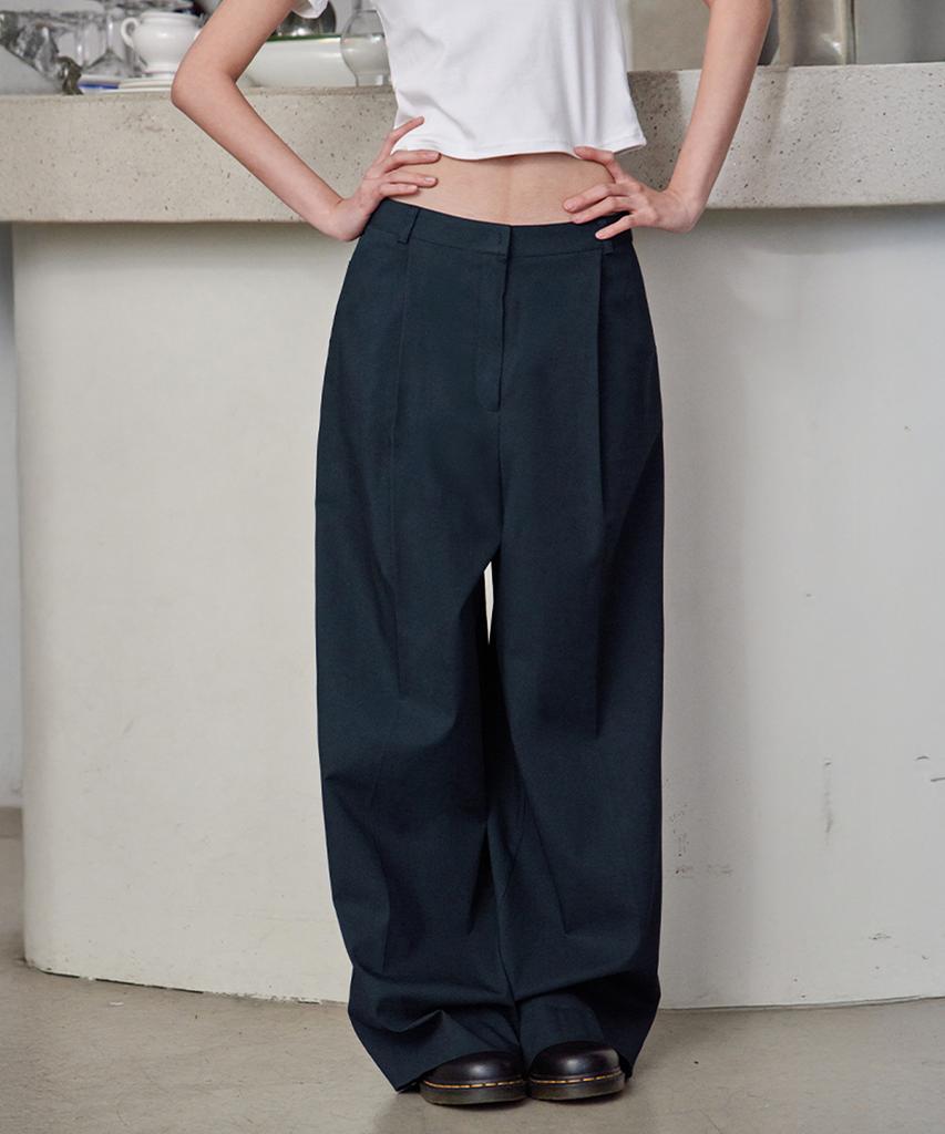 Leondeondada One-Tuck Over Wide Pants, Navy