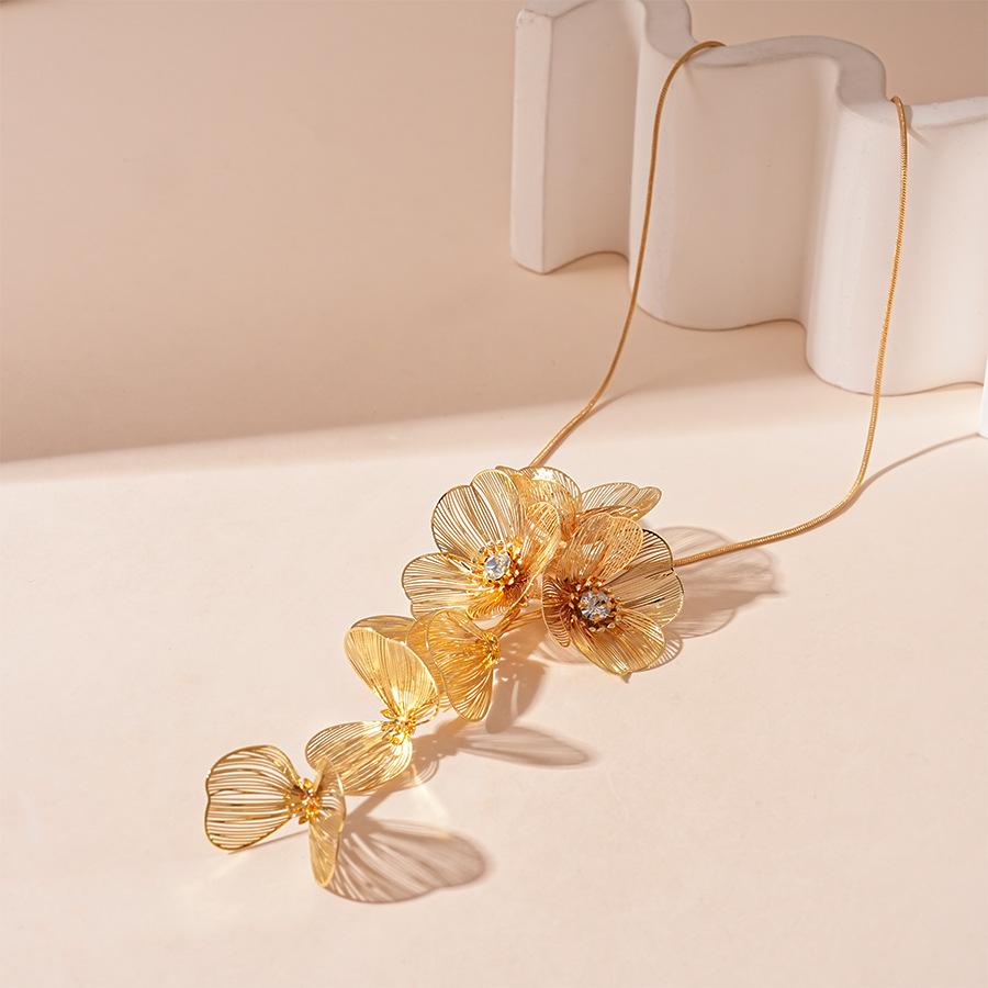 European and American Cross-border Exaggerated Geometric Flower Necklace Accessories Women's Summer High-end Clavicle Chain Niche Personality Items