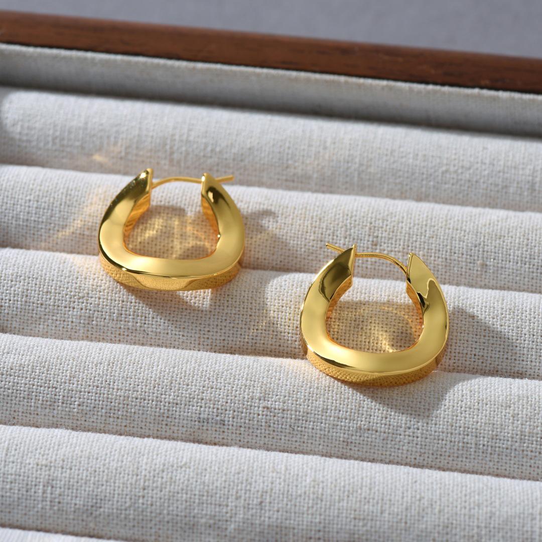 Стильные геометрические серьги-каффы с изгибом - Европейский и американский дизайн