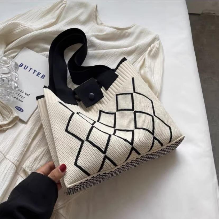 2025 Women's Large Capacity Korean-Style Knitted Commuter Tote Shoulder Bag