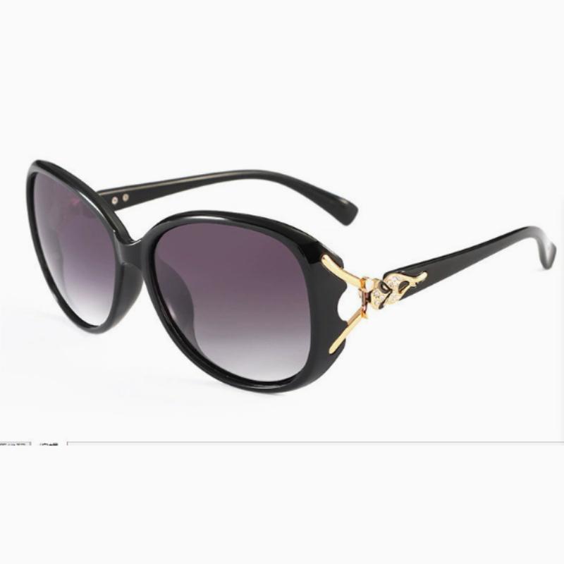 Women's Fashionable Oversized Sunglasses with Gradient Brown Lenses and Gold Accent