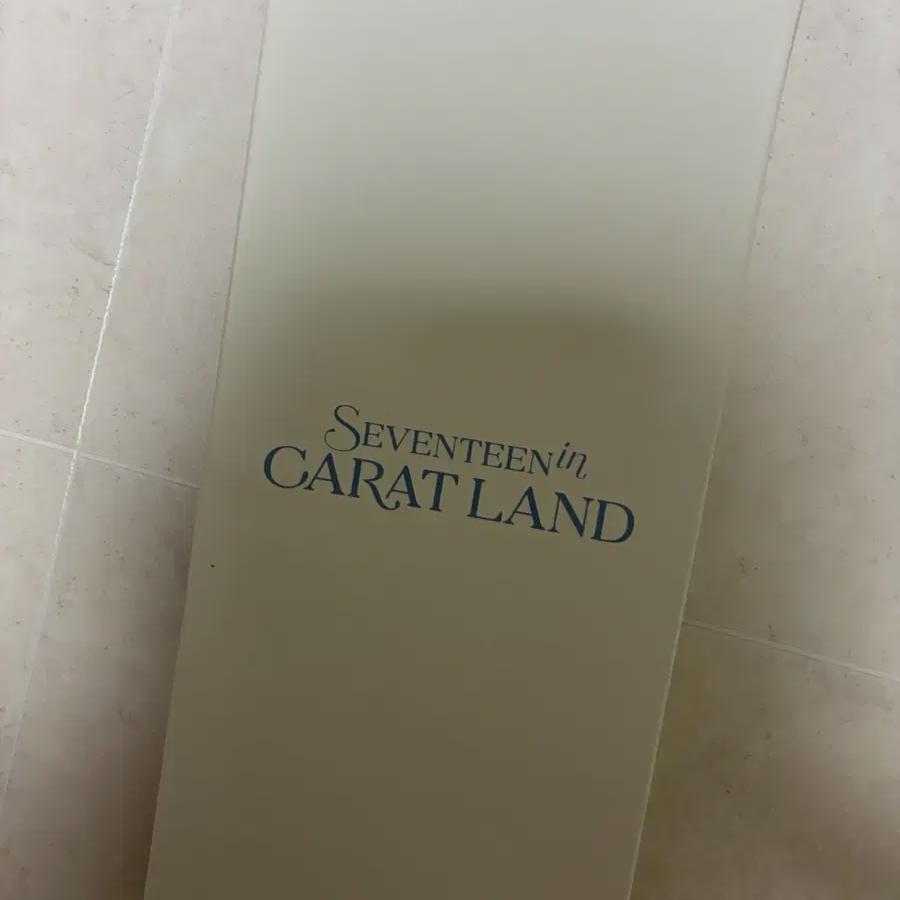 

Акриловая подставка Seventeen Caratland