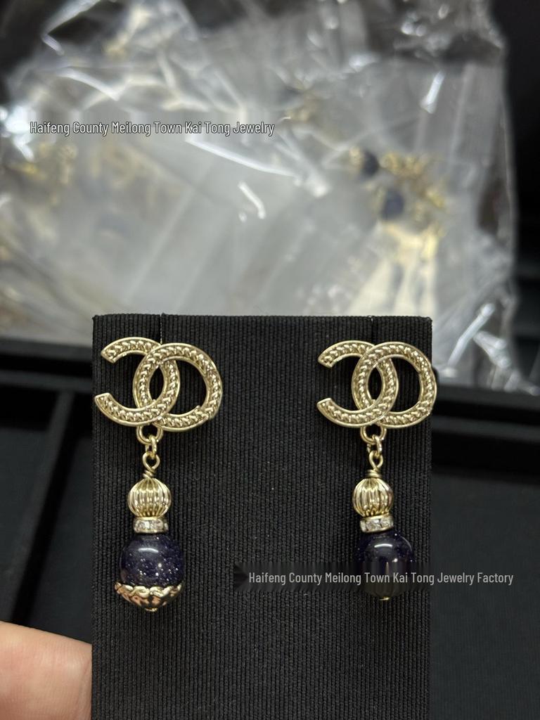 Classic Bi-Color Pearl & Black Bead Dangle Earrings: Versatile, Light Luxury Style