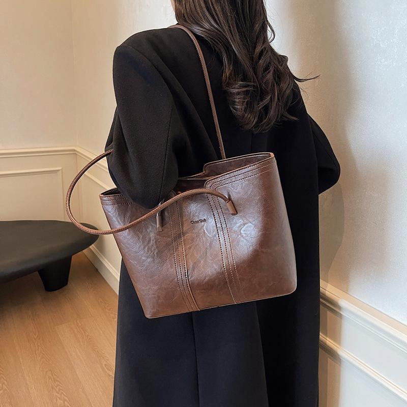 Premium sense retro large-capacity bag women's 2025 new fashion commuter bag shoulder bag popular tote bag