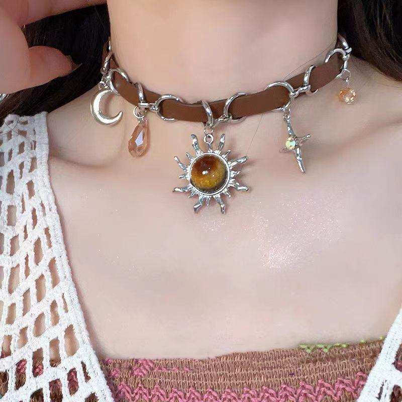 New One Piece Sun Shaped Leather Splicing Clavicle Chain Bohemian Vintage