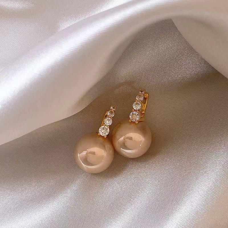 2024 French High-End Pearl Earrings: Luxury Square Stud Pendant for Women