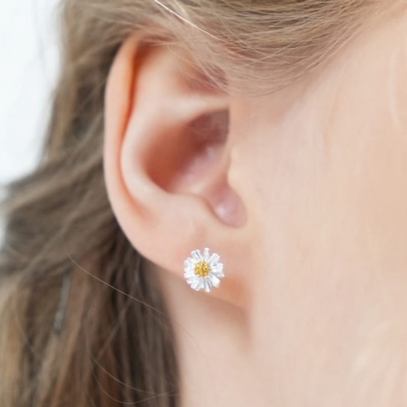 BONBEAU Combi Daisy Pin Earrings Silver Needle 925 Gold Daisy Earrings