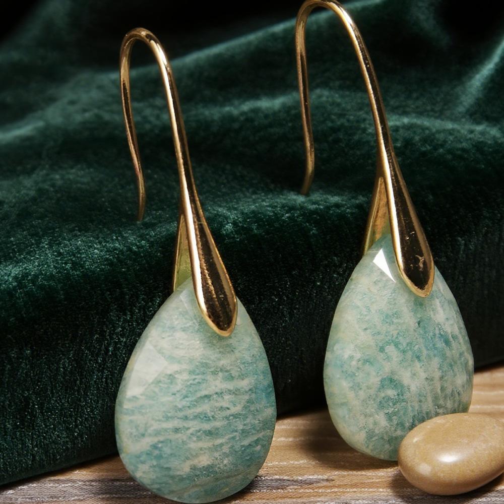 

Модные серьги-подвески для женщин зелёный