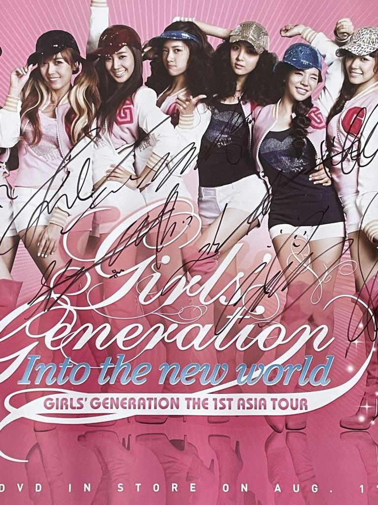 [USED] Girls' Generation In To the World Poster Signed
