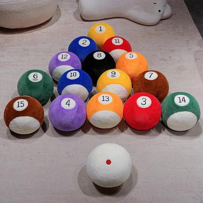 Simulierter Billard-Plüschanhänger: Weißer Ball & Schwarzer 8er Ball Spaß-Schmuck-Set.