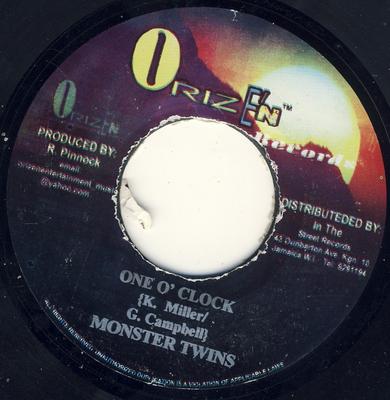 Disc 7 inch MONSTER TWINS / XENNA - One O' Clock / Bad Gal NONE Orize'n Records 2002 Jamaica Reggae, Ska & Dub Folosit