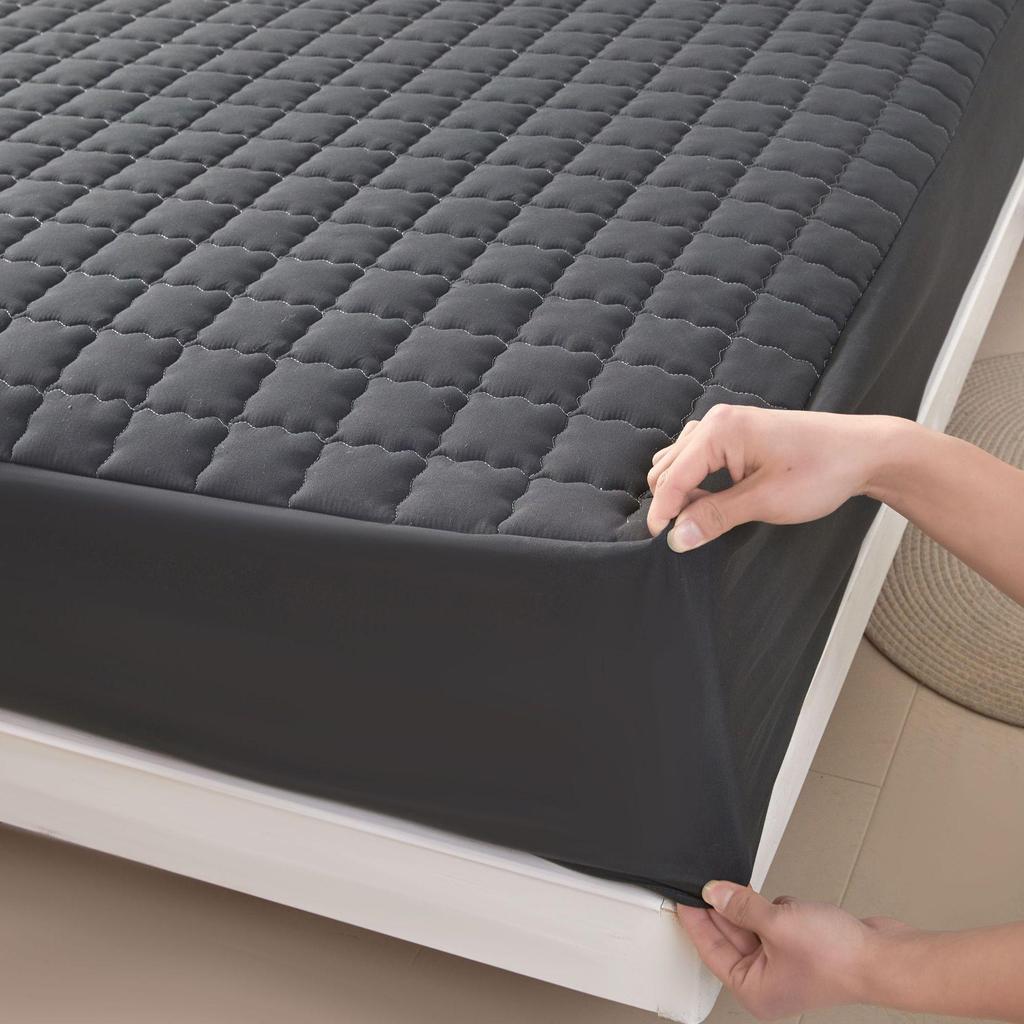 Waterproof Quilted Fitted Sheet: Urine-Proof Solid Color Mattress Protector