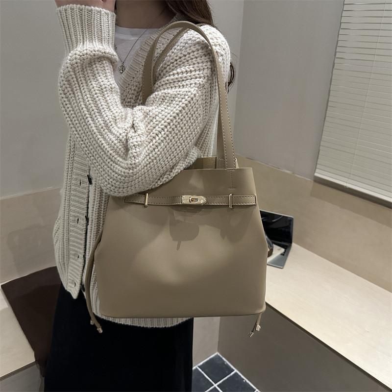 Pu Street Style Water Bucket Bag With Shoulder Strap And Inner Phone Pocket For Work