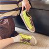 Frühjahr/Sommer 2026: Neue, dünne und modische Damen-Sneaker mit Schnürung – vielseitig kombinierbar, mit weicher Sohle und farblich abgestimmten Details.