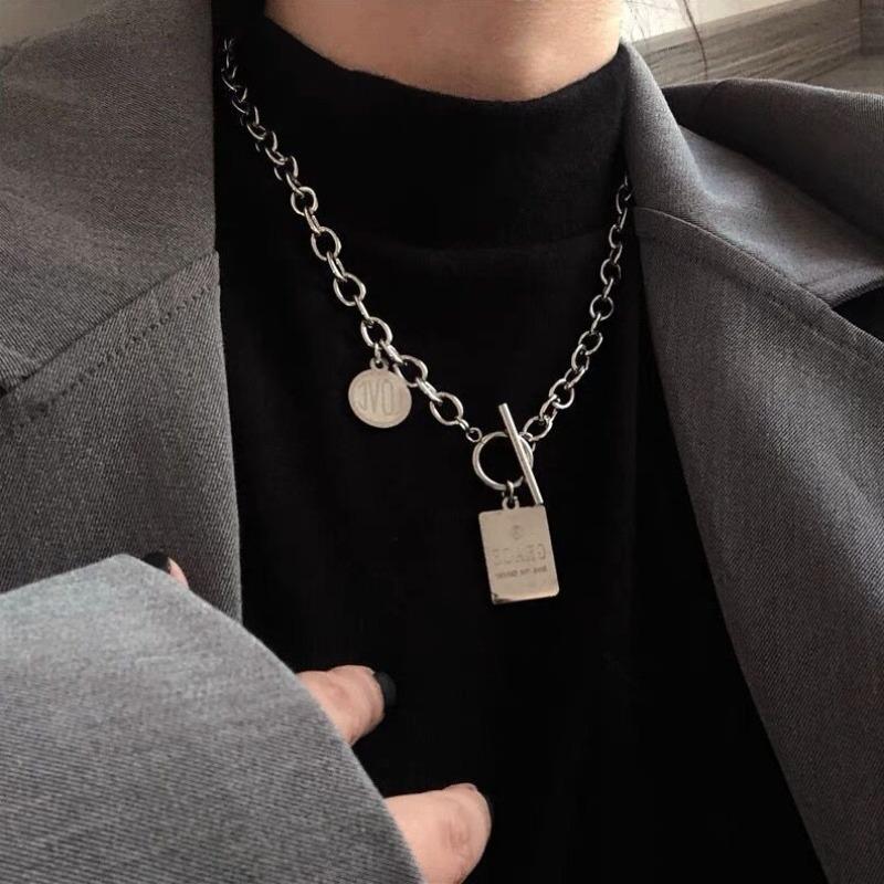 Niche simple letter pendant necklace female versatile titanium steel does not fade hip hop collarbone chain ins wind
