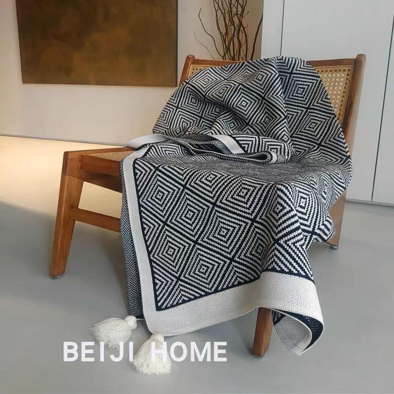 Black & White Geometric Knitted Throw - Luxury Soft Furnishing Sofa Scarf, Single Nap Blanket & Retro Shawl