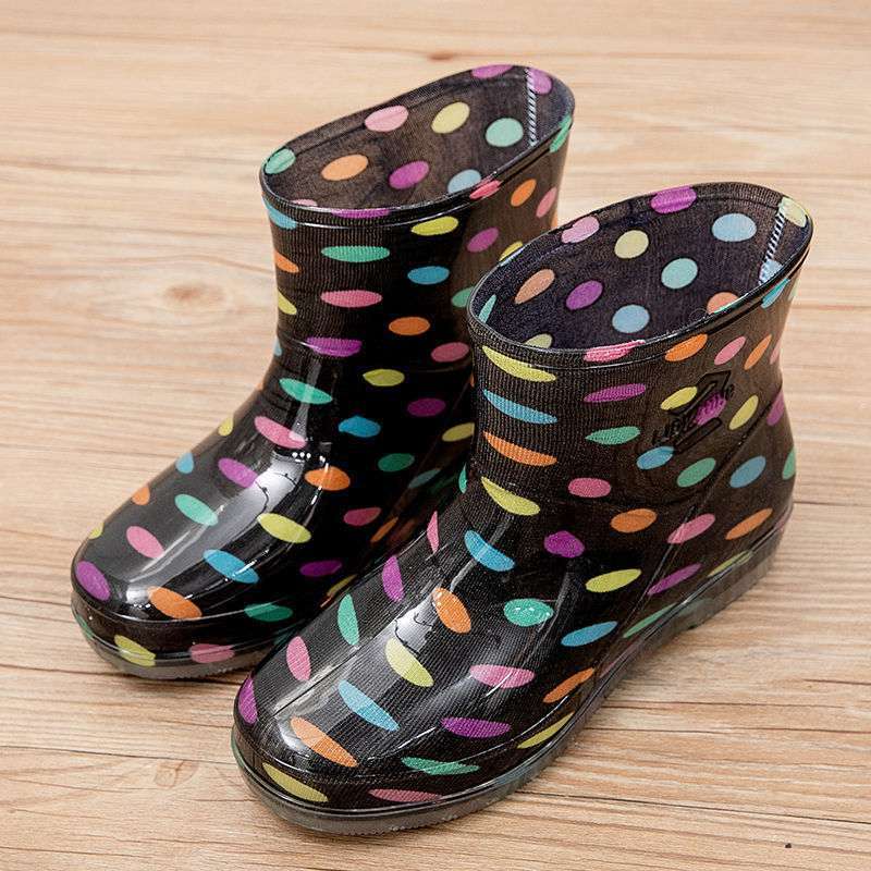 Fashion kitchen work waterproof shoes rain shoes rain boots women's summer adult treading rubber shoes short tube non-slip cover shoes water boots
