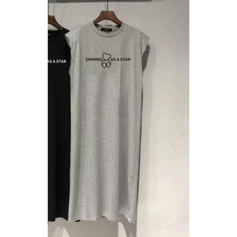 

Свободное и непринужденное женское платье с летним разрезом и принтом без рукавов L