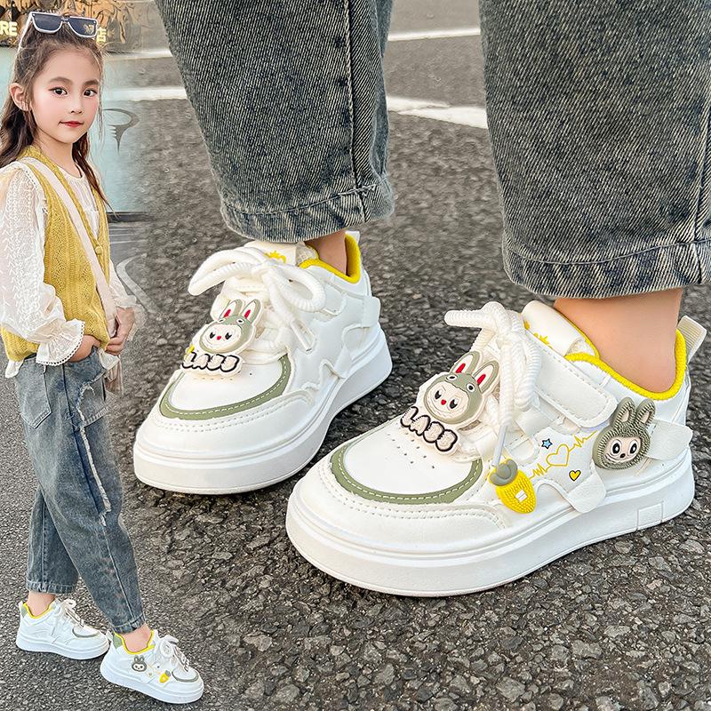 2025 Autumn Girls' Skate Shoes: Soft Sole, Non-Slip, Cartoon Design, Casual White.