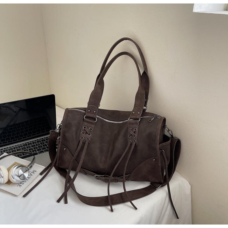 

Сумка-локомотив, мода в стиле рок, милая и крутая сумка через плечо Spice Girl, трендовая женская сумка-тоут 2025 года, новая универсальная сумка большой вместимости темно-коричневого