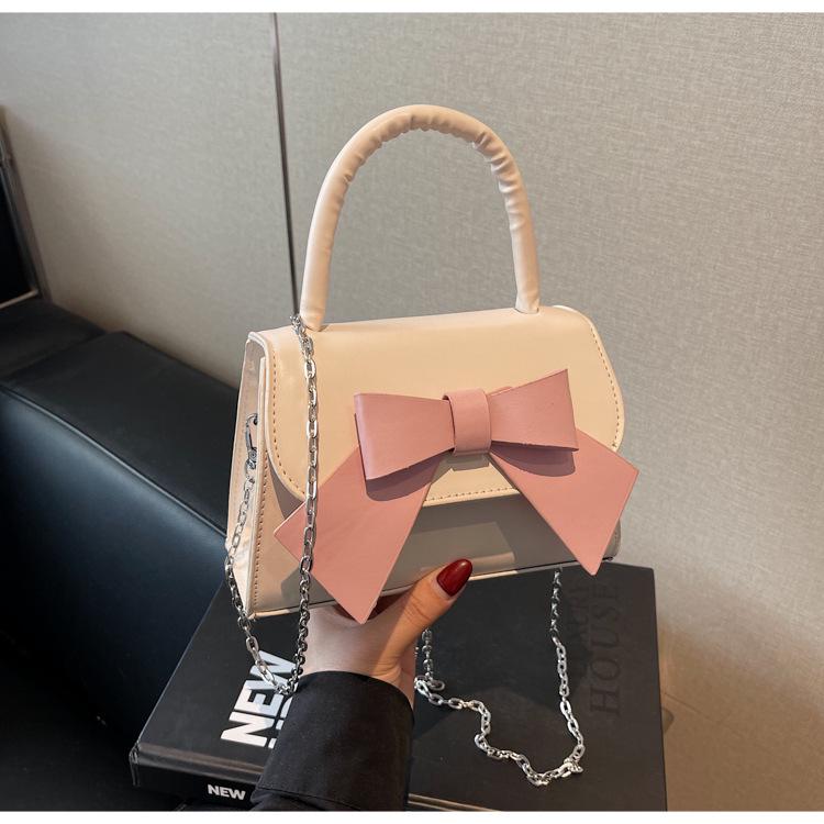 Trendy Texturovaná Crossbody taška s mašlí: Módní a všestranná dámská kabelka pro rok 2025