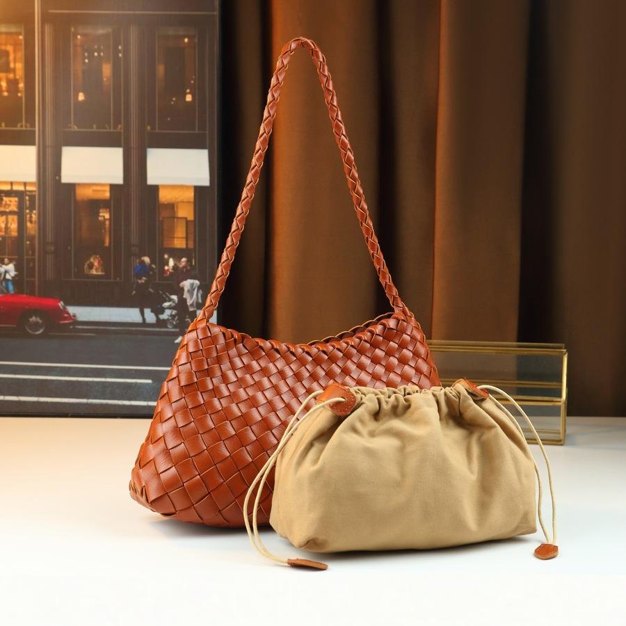Women's New Handmade Woven Shoulder Crossbody Bag, Simple and Casual Women's Handbag, Armpit Bag, Fashionable New Moon