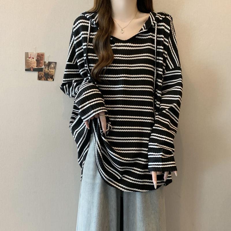 Korean Style Maternity Striped Hoodie T-shirt - Loose Fit, Versatile, Age-Reducing Spring Wear