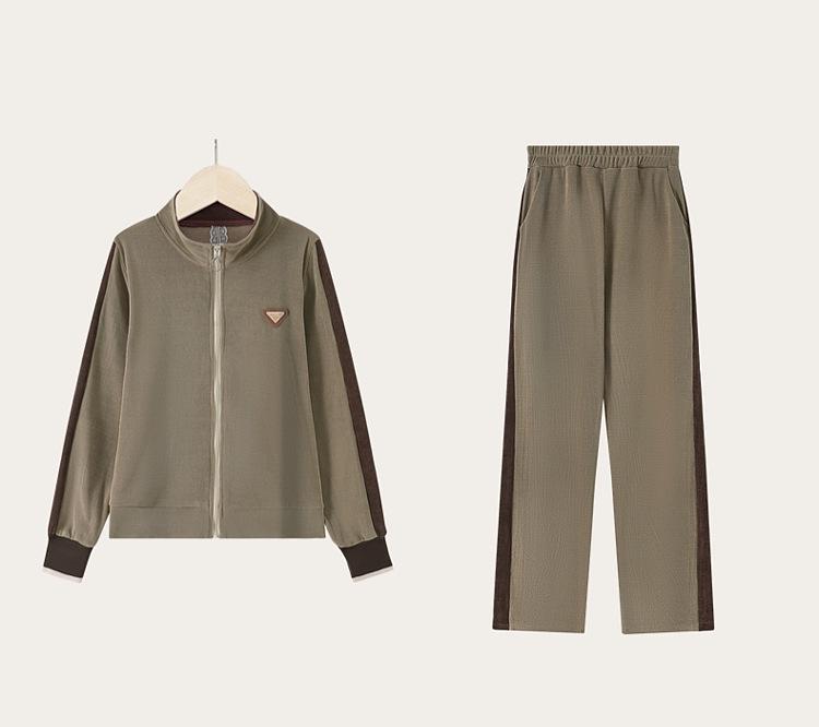 Spring Autumn 2025 Fashionable Two-Piece Sports Suit for Middle-Aged Women