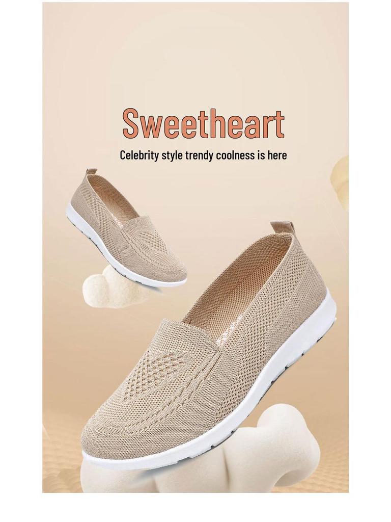 Women's Slip-On Old Beijing Cloth Shoes: Breathable, Flat-Bottomed, Casual, Knitted for Middle-Aged and Elderly, Large Size Available.