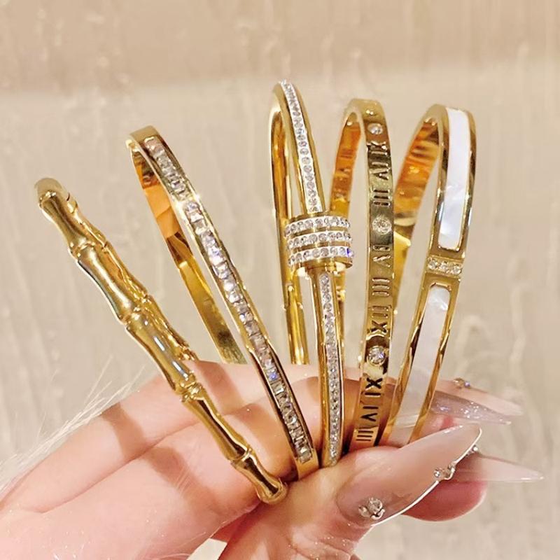 Golden Womens Bracelet Titanium Jewelry 18K Gold-plated Waterproof Rust Proof Non Color Changing Mens and Womens Couple Jewelry