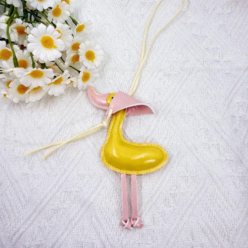 1Pcs Cartoon Car Keyring Pu Duck Keychain Leather Material Yellow Duck Pendant Lightweight Hanging Rope Handbag Accessory