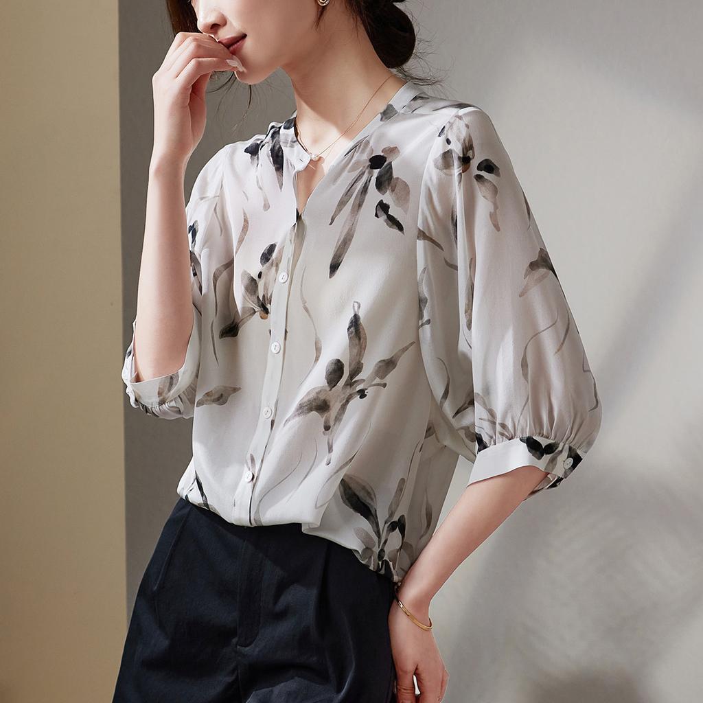 100% mulberry silk printed shirt for women's summer commuting in 2026, versatile round neck seven quarter sleeved silk shirt