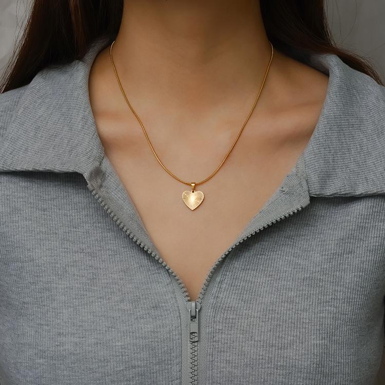 Fashion Titanium Steel Love Pendant Necklace Plated 18K Gold Stainless Steel Internet Celebrity Popular Necklace Women's Jewelry