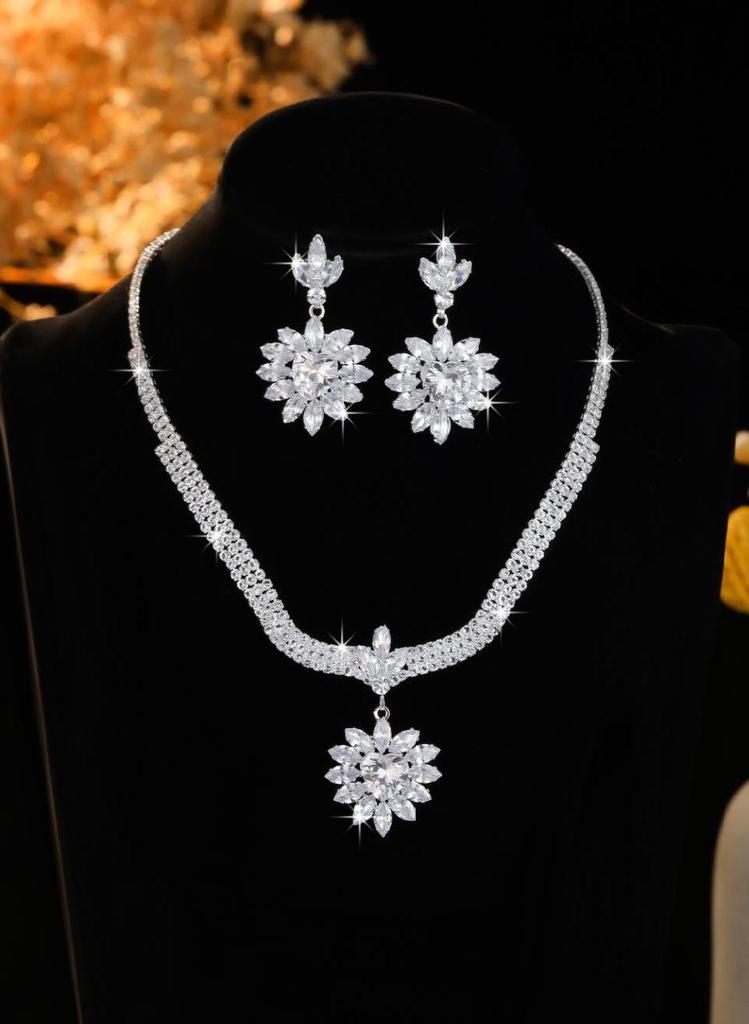 Elegant Crystal Necklace & Earrings Set for Weddings and Banquets