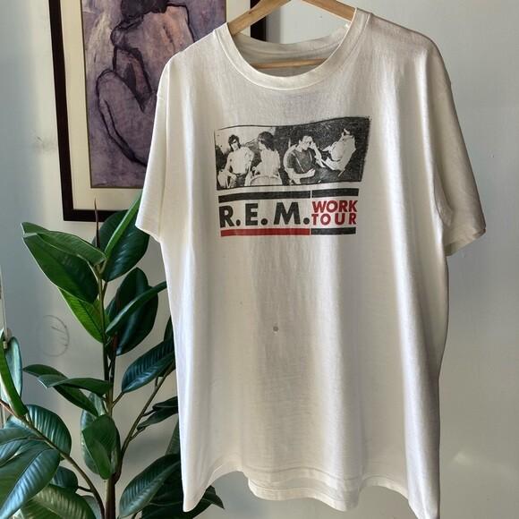 World  Tour      brand  new Unisex T-Shirt XL