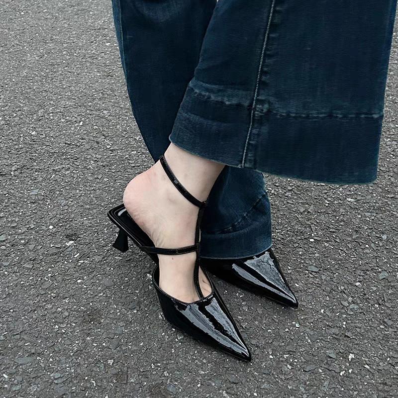 Fashion New Sexy Women's Sandals Summer Low Heel Pointed Thin Strap Strap Buckle Slippers Fashion Temperament Commuter Heel Sandals