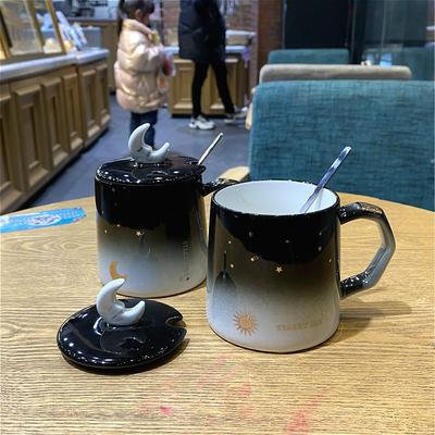 Kreativ Mugg Litterär Flicka Mugg Enkel Gradientfärg Stjärnklar Himmel Stor Mage Keramisk Vattenkopp med Lock och Sked