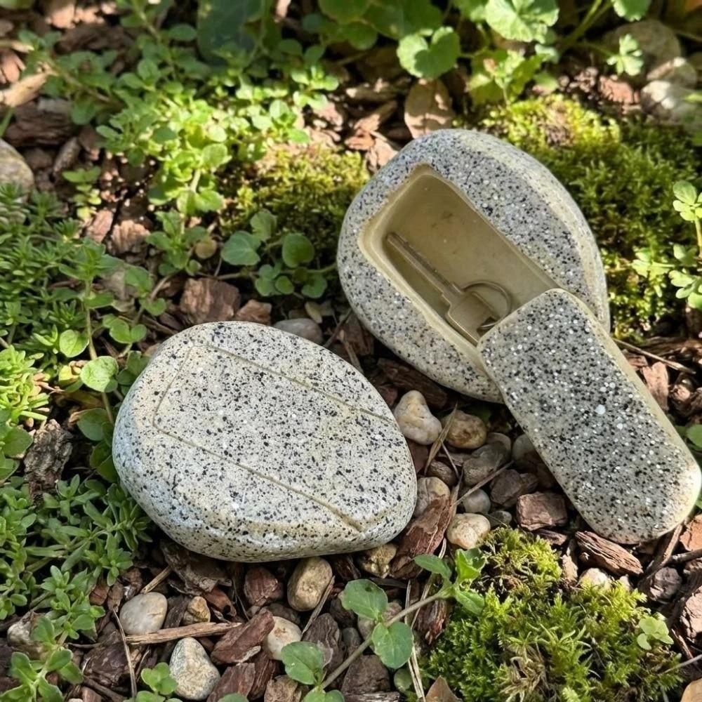 Natural Looking Disguised Rock Key Storage Box Resin Fake Rock Statue Decoration  Outdoor