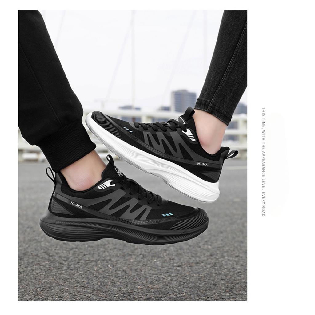 Men's Shoes Are Breathable and Odorless. New Couple Style Sports Shoes with Mesh and Breathable Running Shoes
