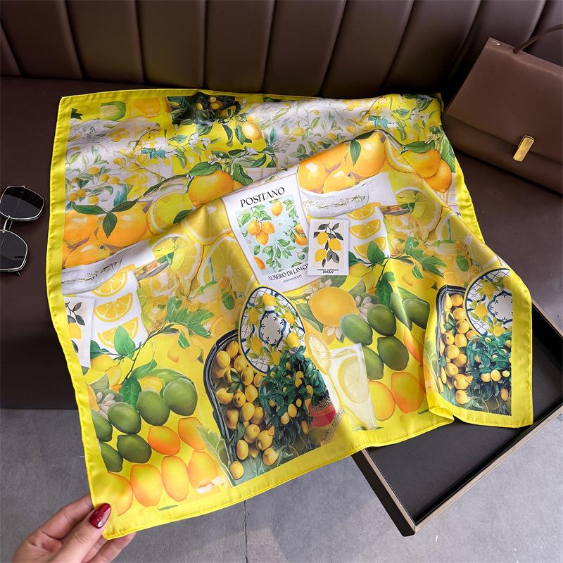 Nouveaux Carrés en Soie Imprimés Fruits pour Femmes Cravates Foulard Hijab Doux Foulard Bandana Décoration Féminine Foulards de Tête 66-70cm white