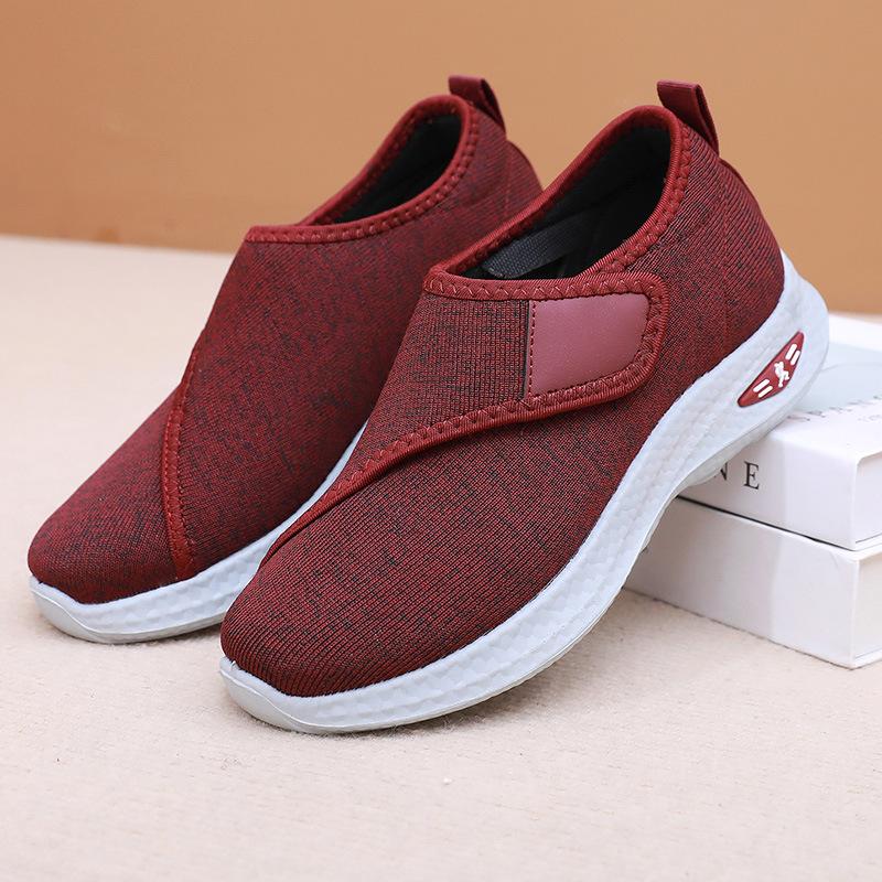 Shoes women's spring new large size light elderly comfortable breathable light women's one-pedal casual mother shoes