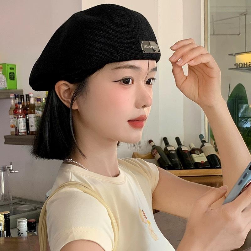 Béret en métal pour femme, saison respirante et petit visage, portant un chapeau vers l'avant, tour de tête japonais, chapeau noir tendance