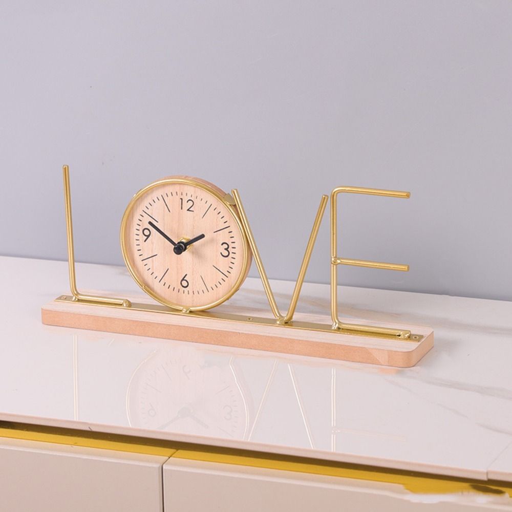 Minimalist Iron Craft Clock Creative Wood Retro Clock Simple European Desk Clock  Office Decor