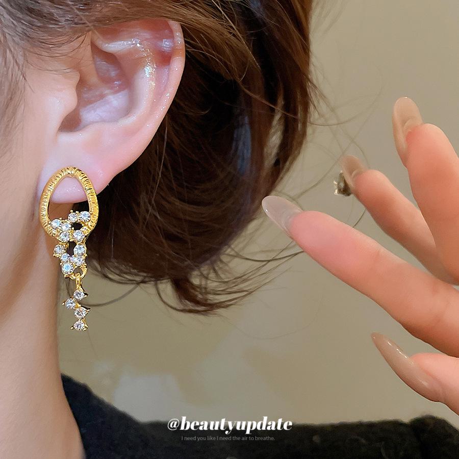 Silver Needle Geometric Tassel Earrings: Light Luxury, High-End Fashion, Retro Style for Women