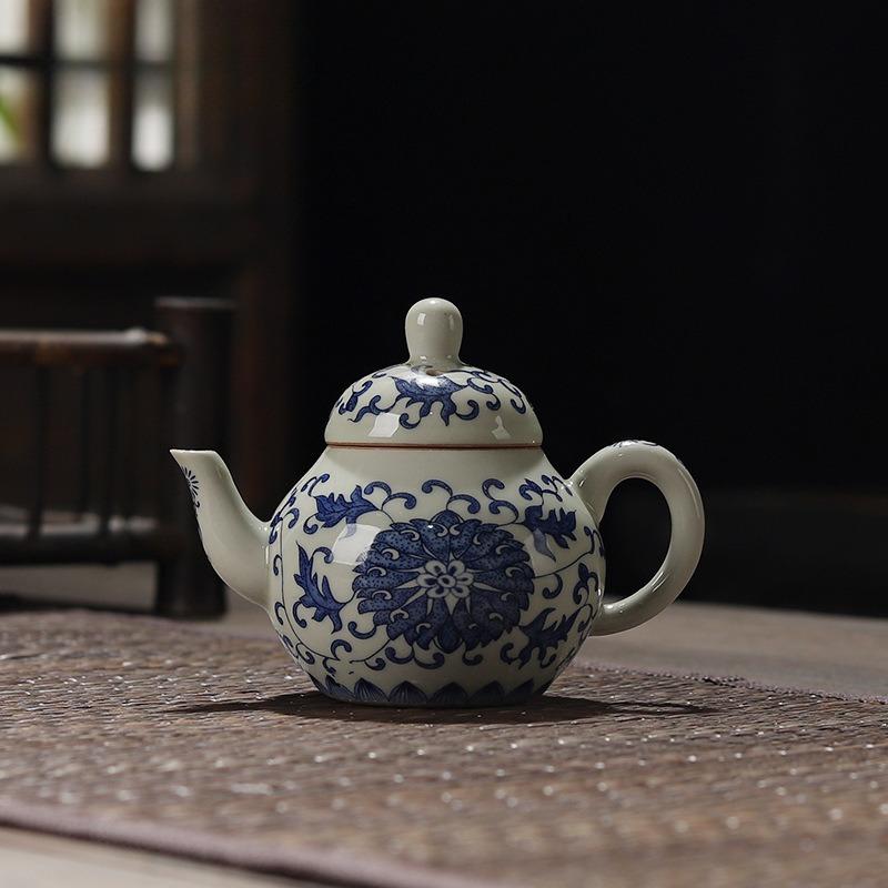 

Старий глиняний чайник у стилі ретро Чайник Домашній керамічний невеликий антикварний синьо-білий квітковий чайник ручної роботи з фільтром